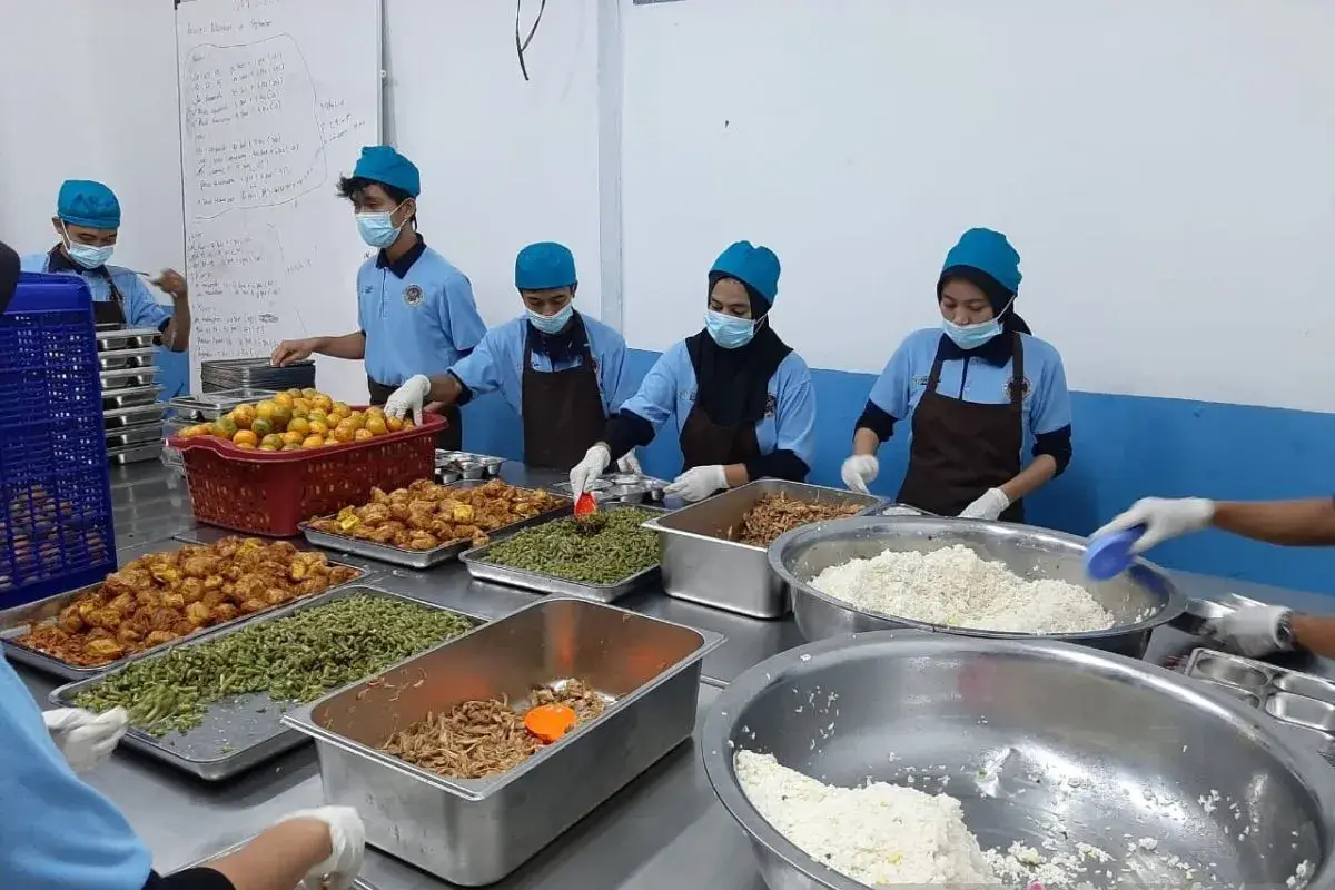 Menjaga Kualitas dan Kepercayaan: Komitmen Halal di Dapur SPPG